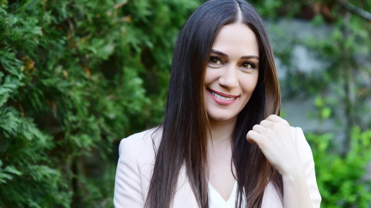 Özge Borak Kimdir?