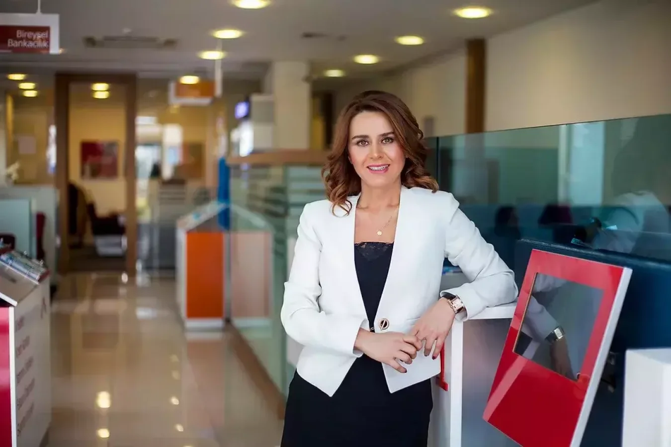 Seçil Erzan Kimdir?