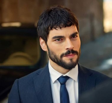 Akın Akınözü Kimdir? Kaç Yaşında ve Nereli?