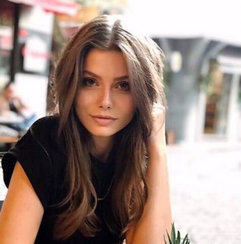 Aylin Veziroğlu Kimdir?