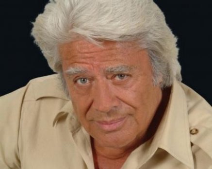 Cüneyt Arkın Kimdir?