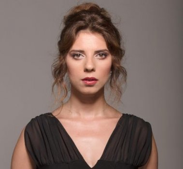 Ebru Ünlü Kimdir?