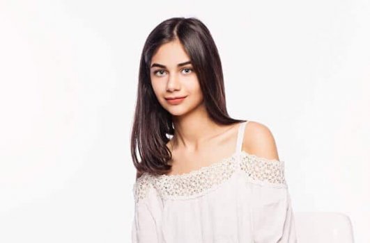 Ece Aydemir Kimdir?
