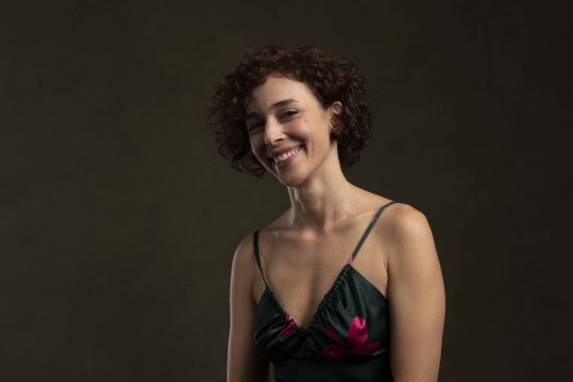 Elif Sönmez Kimdir?