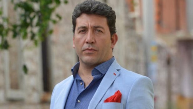 Emre Kınay Kimdir?