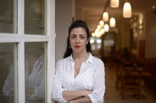 Esra Bezen Bilgin Kimdir?