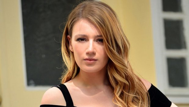 Gizem Karaca Kimdir?