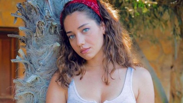 Özge Özacar Kimdir?