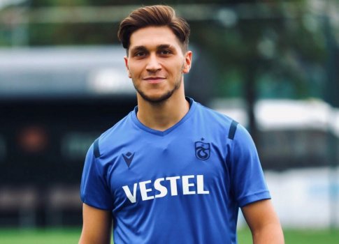 Safa Kınalı Kimdir?