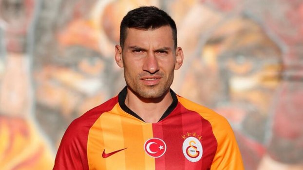 Şener Özbayraklı Kimdir?