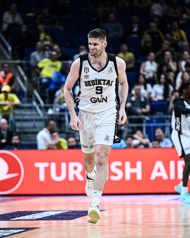 Akatlar'da Yıkılan Dev: Beşiktaş GAİN, Fenerbahçe Beko'yu Mağlup Ederek Play-off İddiasını Perçinledi