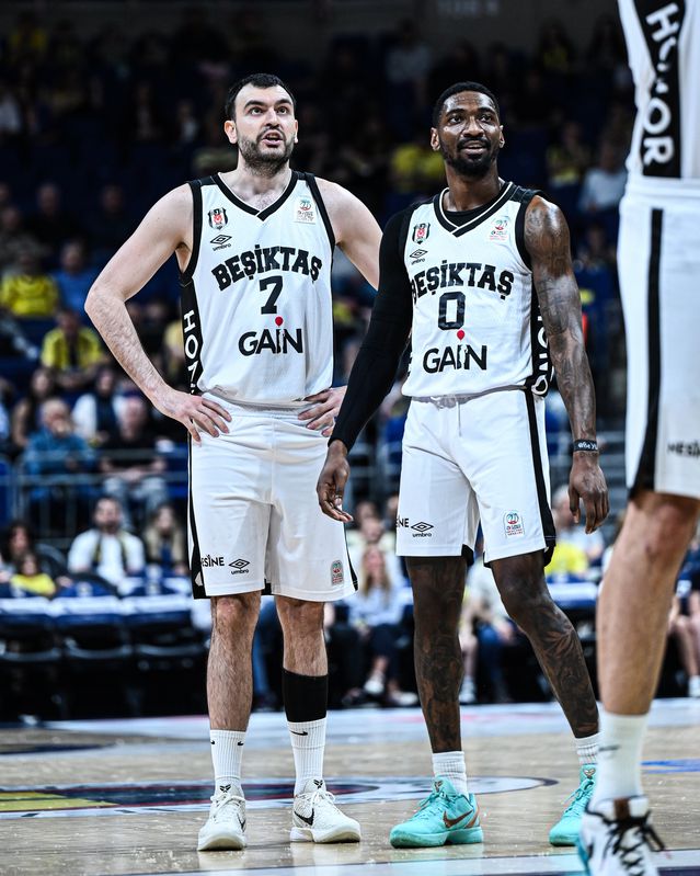 Voleybol Sahalarında Centilmenlik Rüzgarı: Beşiktaş GAİN'den Fenerbahçe'ye Tebrik, Gözler Play-off Zirvesinde