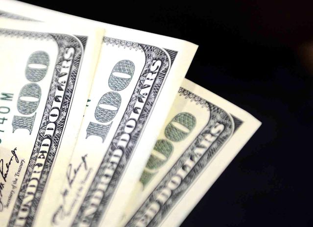 Türk Lirası Haftaya Volatil Başlangıç Yaptı: Dolar ve Euro Karşısında Yeni Seviyeler Görüldü