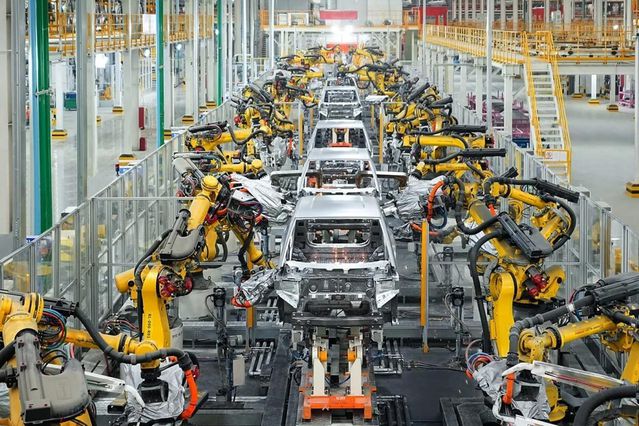 BYD'nin Avrupa Üretim Rotası Netleşiyor: Manisa Beklemede, Gözler Stratejik Ortaklıklarda