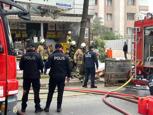Maltepe'de Kâbus Gecesi: Tekstil Deposundaki Dev Yangın Büyük Bir Felaketi Teğet Geçti