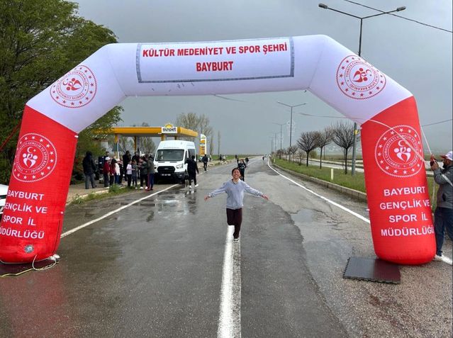 Bayburt Demirözü'nde Gençlik Coşkusu Dorukta: Spor ve Milli Ruh Birleşti