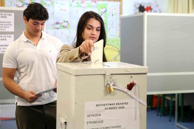 Güney Kıbrıs'ta Seçim Rüzgarları: DİSİ Liderliğini Sürdürürken, Aşırı Sağın Yükselişi Siyasi Haritayı Değiştiriyor