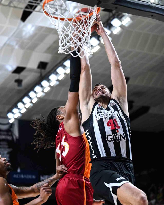 Basketbol Arenasında Büyük Zafer: Beşiktaş, Derbide Galatasaray'ı Devirerek Yarı Final Biletini Kaptı