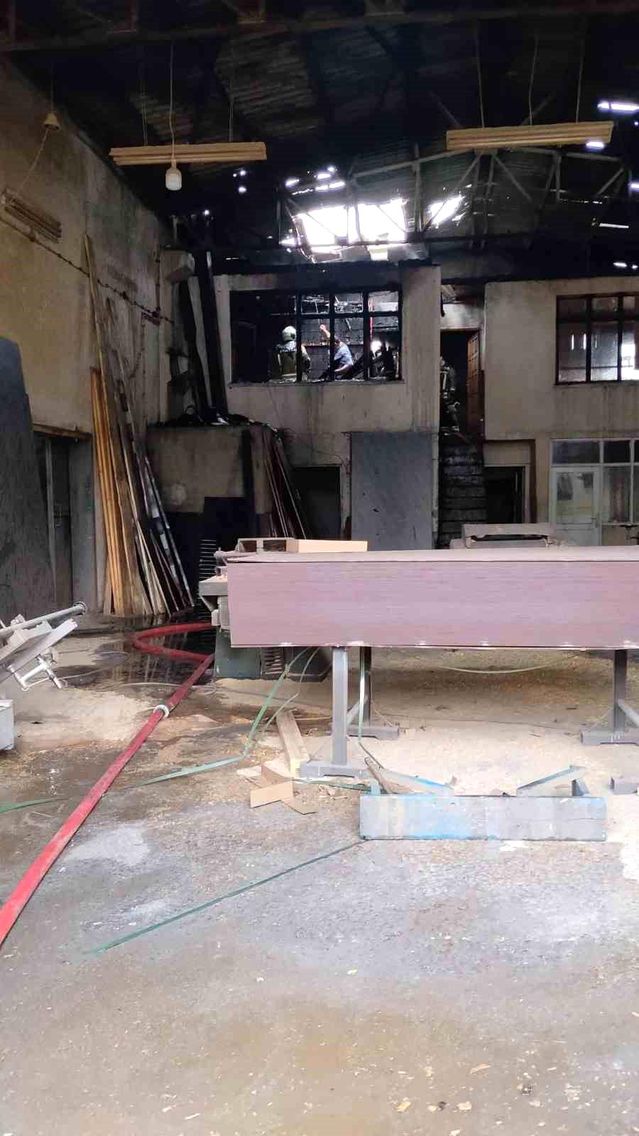 Beypazarı Sanayi Bölgesi'nde Büyük Yangın Panik Yarattı: Felaketin Eşiğinden Dönüldü