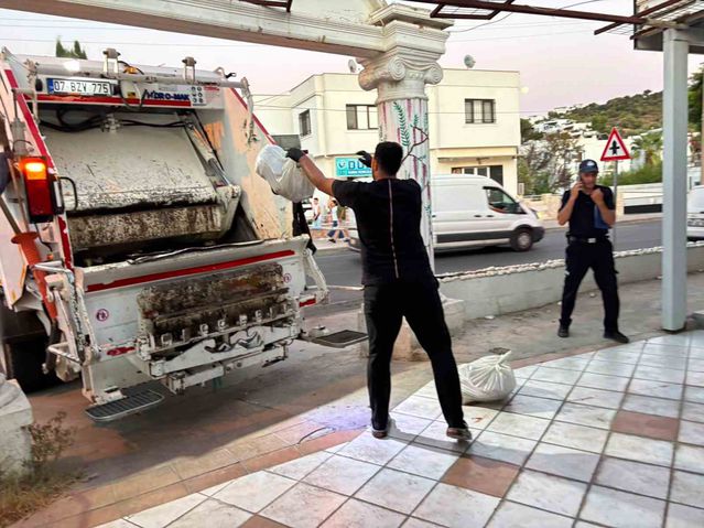 Bodrum'da Gıda Güvenliği Alarmı: Kapalı Depoda Korkunç Manzara, Yüzlerce Kilo Bozuk Et İmha Edildi