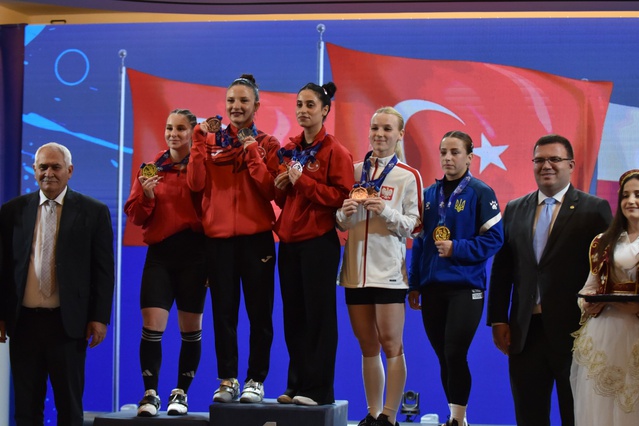 Gamze Altun, Dıraç'ta iki Avrupa rekoru kırarak U23 Avrupa Halter şampiyonu oldu